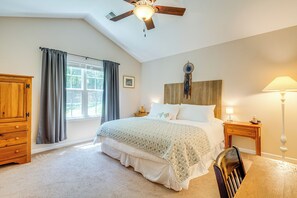 3 bedrooms, laptop workspace, iron/ironing board, bed sheets - Candler Home w/ Porch & Backyard: Near Asheville! (Candler)