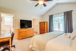 3 bedrooms, laptop workspace, iron/ironing board, bed sheets
