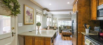 Mt Dora Garden Cottage w/ Patios, Walk to Downtown