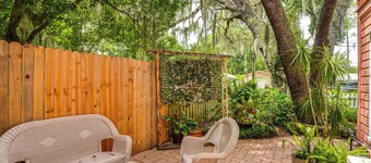 Mt Dora Garden Cottage w/ Patios, Walk to Downtown