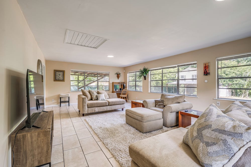 1 Mi to Robins Afb: Family-friendly Home! - Warner Robins, GA