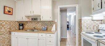 Sunny Warner Robins Home ~ 1 Mi to Robins Afb!