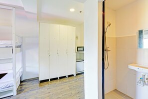 Premium bedding, minibar, free WiFi, bed sheets - Spot On Hostel ,Taguig Manila Formerly MYTOWN HongKong (Taguig)