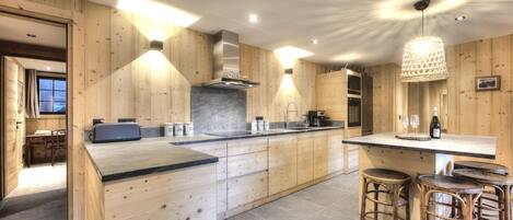 Refrigerador, microondas, horno y lavavajillas