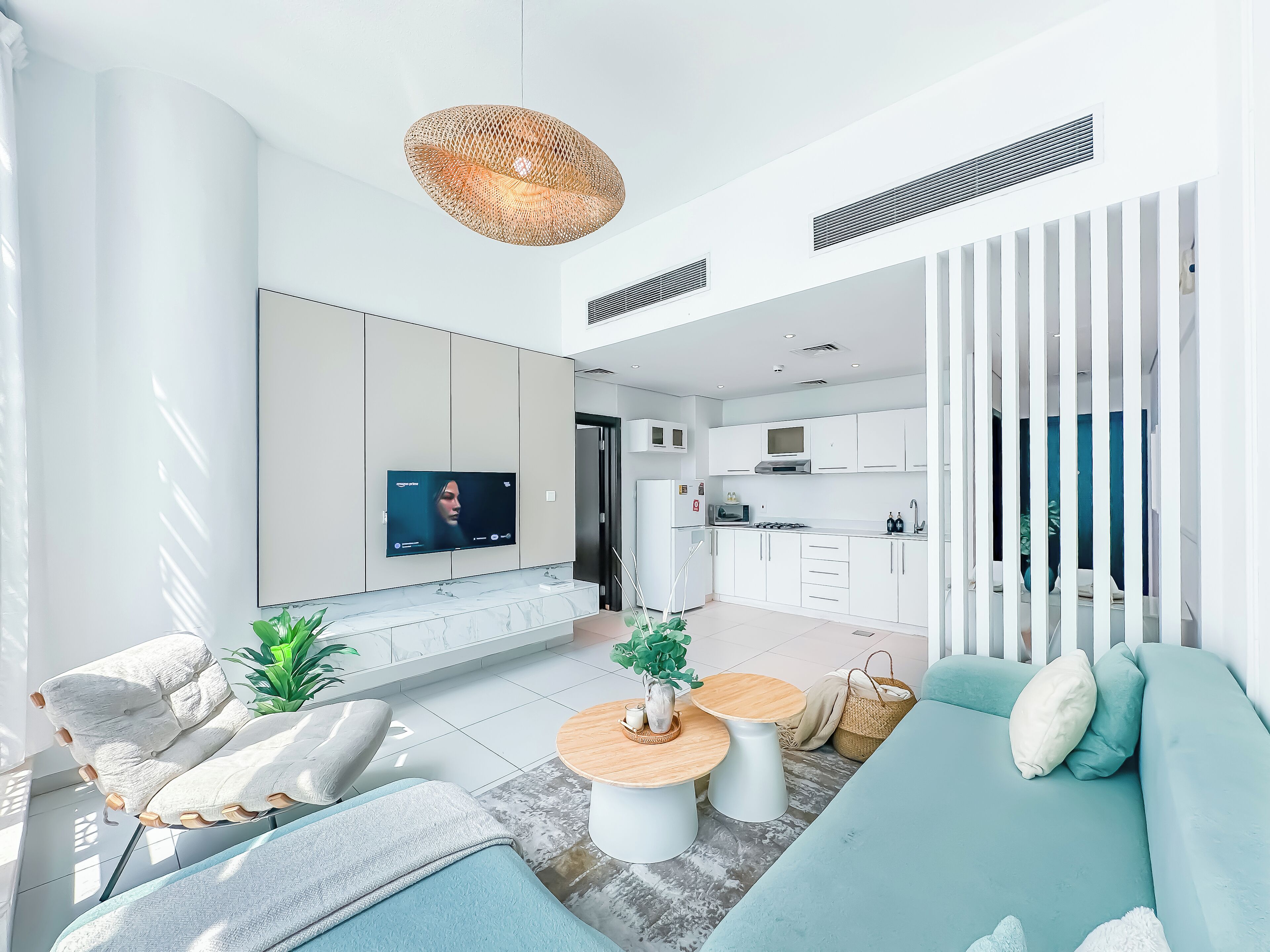 49-英寸智能电视 （配备有线频道）、加热地板