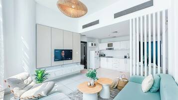 49-inch Smart TV with cable channels, heated floors