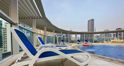 Amazing Roof Top Pool in Nice 1 BHK Flat