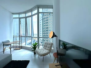 49-inch Smart TV with cable channels, heated floors - Amazing Roof Top Pool in Nice 1 BHK Flat (Dubai)