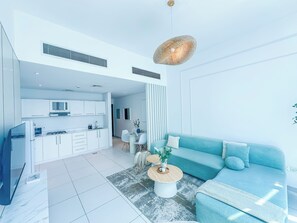 49–tuumainen äly-TV, jossa kaapelikanavat