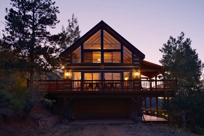 Hillside Cabin - Mt Views - Patio Decks - Hot Tub