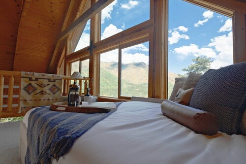 Hillside Cabin - Mt Views - Patio Decks - Hot Tub