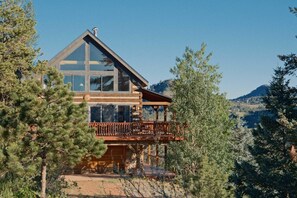 Exterior - Hillside Cabin - Mt Views - Patio Decks - Hot Tub (Cascade)