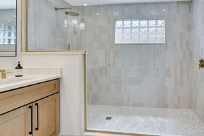 Shower, hair dryer, towels