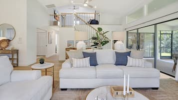 Una televisión, una oficina