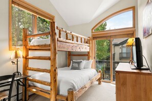 3 bedrooms, desk, iron/ironing board, travel cot