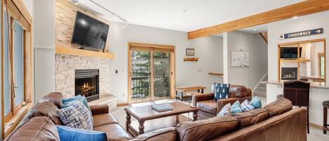 TV, fireplace
