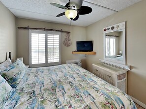 1 bedroom, iron/ironing board, internet, bed sheets - Beacher's Lodge 307 | Beachfront Views & Easy Access to Pool! (St. Augustine)