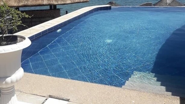 Bar en la piscina