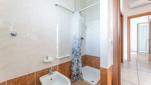 公寓, 阳台, 城市景观 | 浴室 | 淋浴设施、坐浴桶