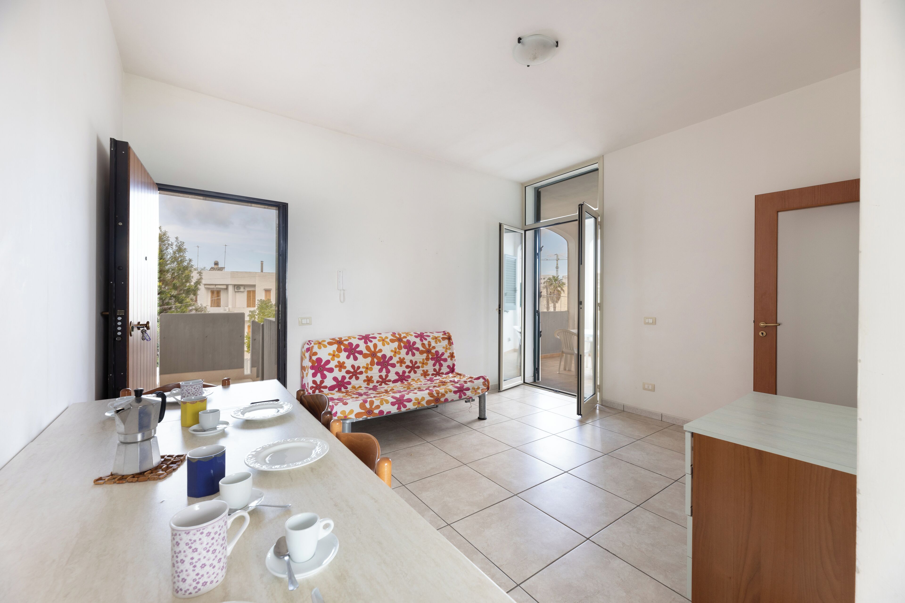 Apartment, Balcony, City View | Living area | 32-inch TV with cable channels