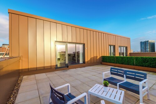 Hilltop Serviced Apartments - Salford