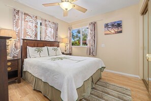 3 bedrooms, iron/ironing board, travel cot, free WiFi - Magic Sands Light Hawaii Oasis: Steps to Beach, AC ,No Cleaning Fee! (Kailua Kona)