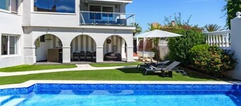 Tranquilium House Torremolinos, a Peaceful Villa Close to Everything
