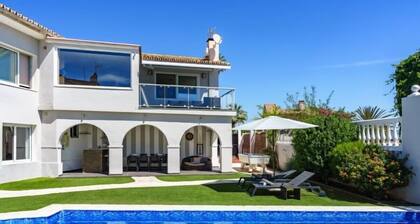 Tranquilium House Torremolinos, a Peaceful Villa Close to Everything
