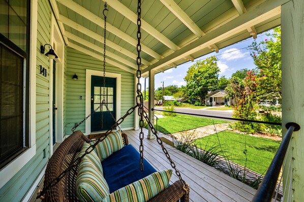 Terrace/patio - Sip, Explore & Relax! (Boerne)