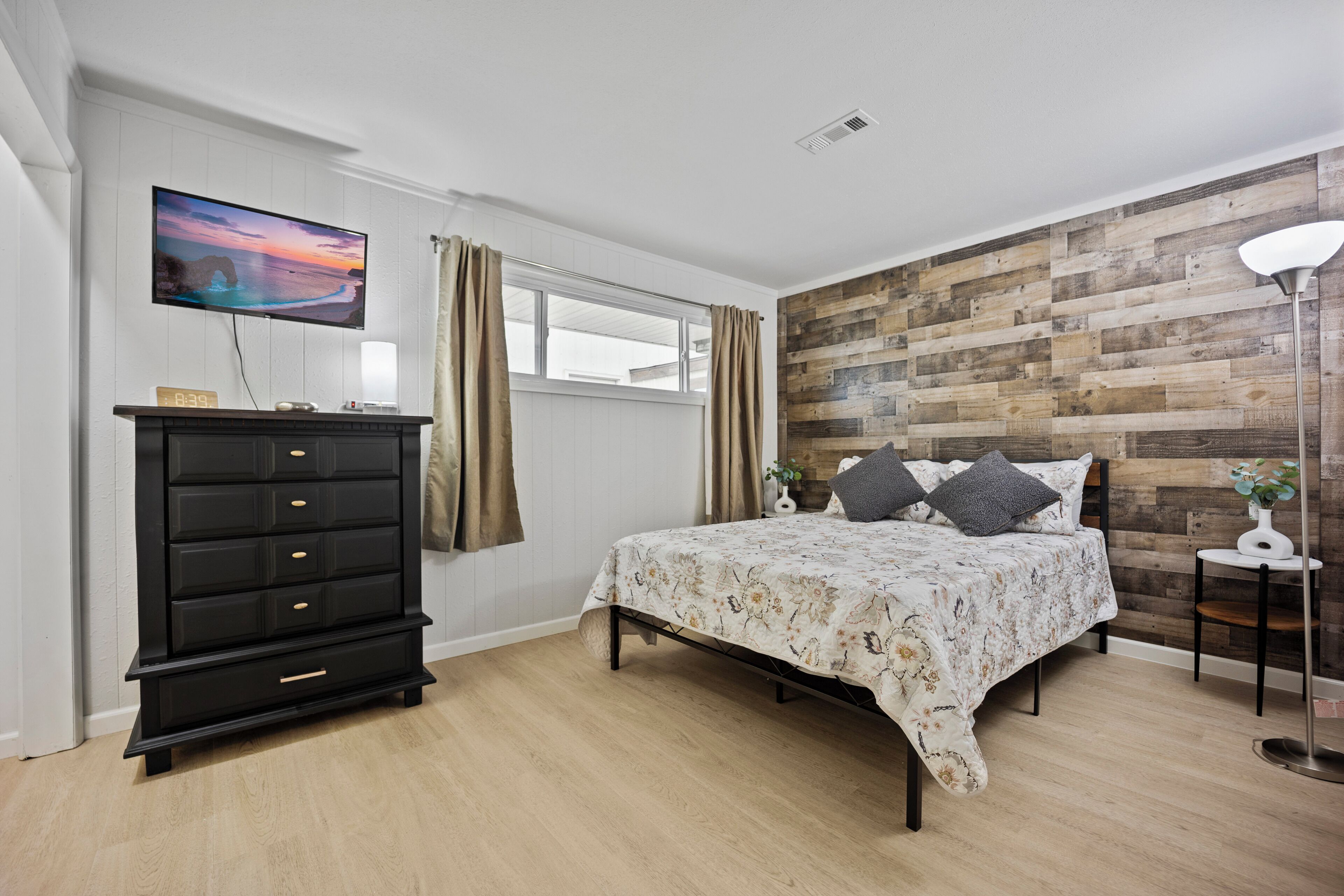 5 habitaciones, tabla de planchar con plancha y wifi gratis 