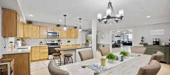 5BR Private Retreat On Acreage + Near Liberty