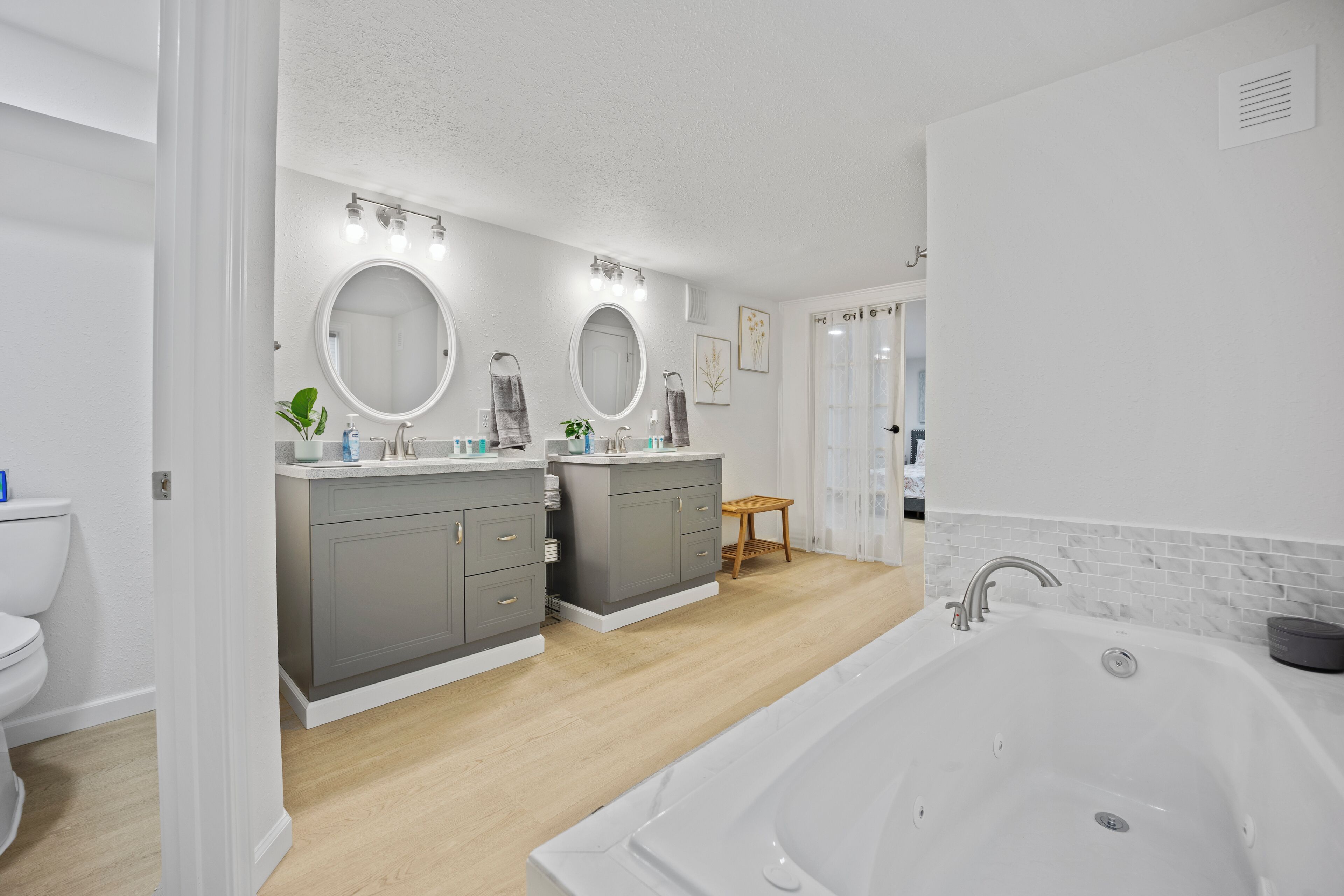 Shower, jetted tub, hair dryer, towels