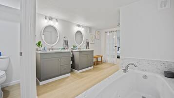 Shower, jetted tub, hair dryer, towels
