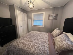 3 室のベッドルーム、デスク、アイロン / アイロン台、WiFi (無料)