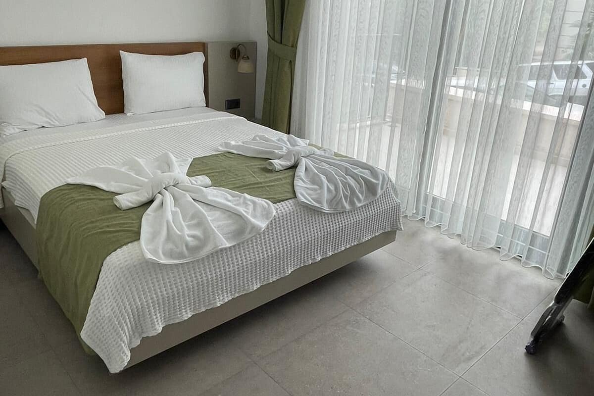2 camere, biancheria da letto di alta qualità, una scrivania