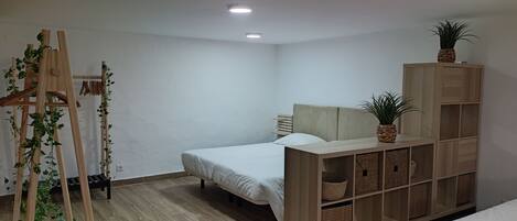 2 quartos, ferros/tábuas de passar roupa, Wi-Fi, roupa de cama