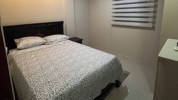 3 室のベッドルーム、アイロン / アイロン台、WiFi、ベッドシーツ