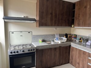 Private kitchen - Charming 3-bedroom house with AC and WiFi in wonderful Guayaquil (Guayaquil)