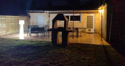 Le GĂźte M, jolie petite maison en pierre de 75 m2. (4/6 p)