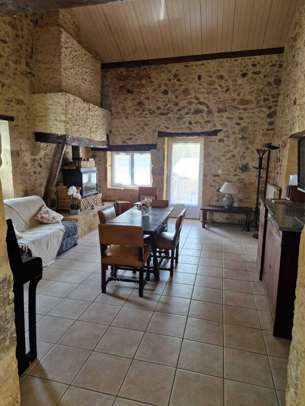 Interior - Gîte M, a pretty little 75 m2 stone house. (4/6 p) (Paulhiac)