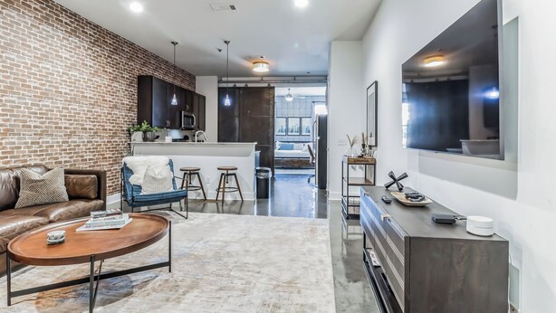 Condo, 1 cama King size y sofá cama, cocina, vista a la ciudad (Music Row Retreat) | Área de sala de estar