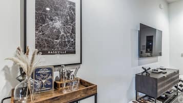 Kondominium, 1 Tempat Tidur King dengan tempat tidur Sofa, dapur (Music Row Retreat) | Dapur pribadi | Lemari es, microwave, oven, dan kompor