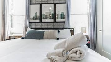 Condo, 1 King Bed with Sofa bed, Kitchen, City View (Music Row Retreat) | 1 bedroom, individually decorated, individually furnished, bed sheets