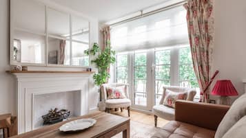 Apartment (2 Bedrooms) | Living area