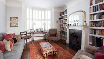 Apartment (2 Bedrooms) | Living area