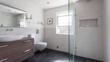 Apartment (2 Bedrooms) | Bathroom