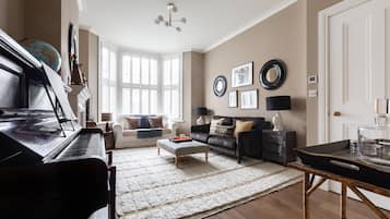 Căn hộ (4 Bedrooms) | Khu phòng khách