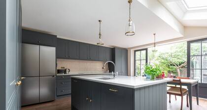 Brewster Gardens III by Onefinestay