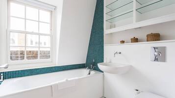Apartment (3 Bedrooms) | Bathroom | Towels
