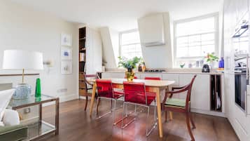 Apartment (2 Bedrooms) | Private kitchen | Microwave, oven, dishwasher, electric kettle